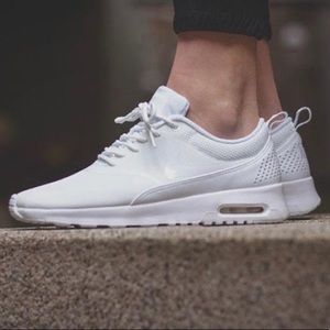 NIKE AIR THEA